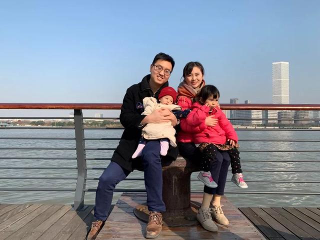 她在汶川地震中失去双腿及女儿，6年后再嫁华裔学霸，收获一对儿女，爱情让她重生