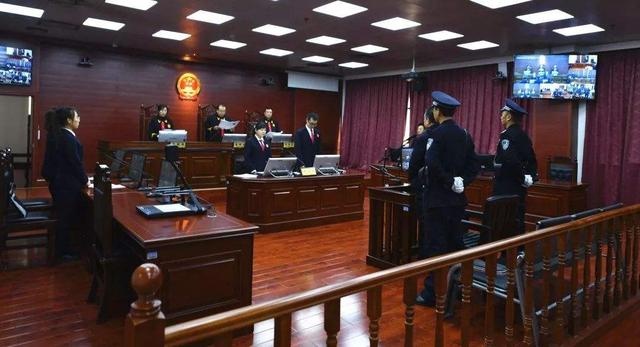 信访办主任贪污受贿入狱，出狱当天设宴庆祝，当晚向举报人“寻仇”后二进宫