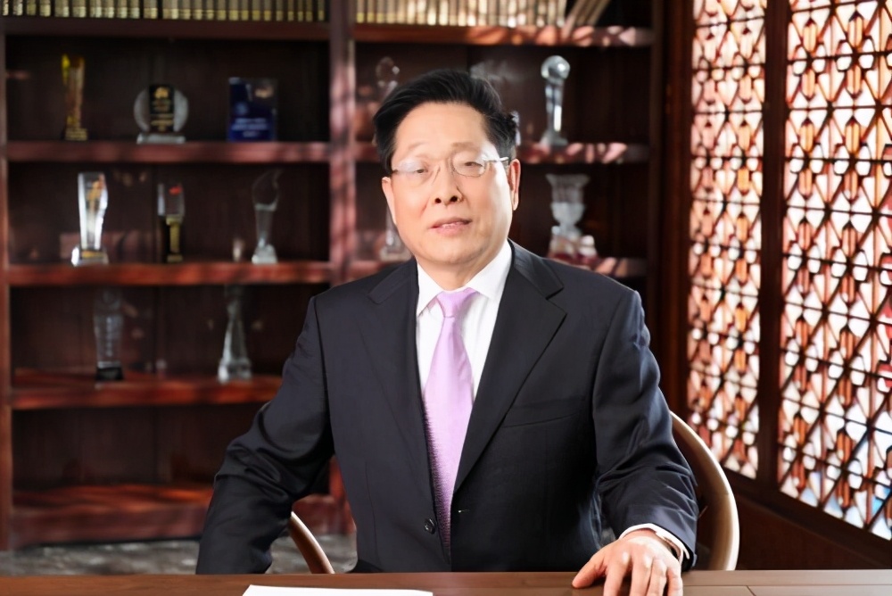 借苹果上热搜的十三香：年卖20多亿拒不上市，第三代接班人出局